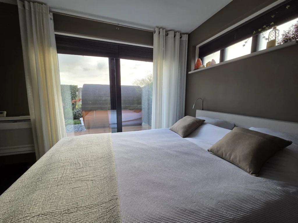 Uw slaapkamer in de Thoornkreek Bed & Bad tijdens uw privé wellness overnachting in Zeeland